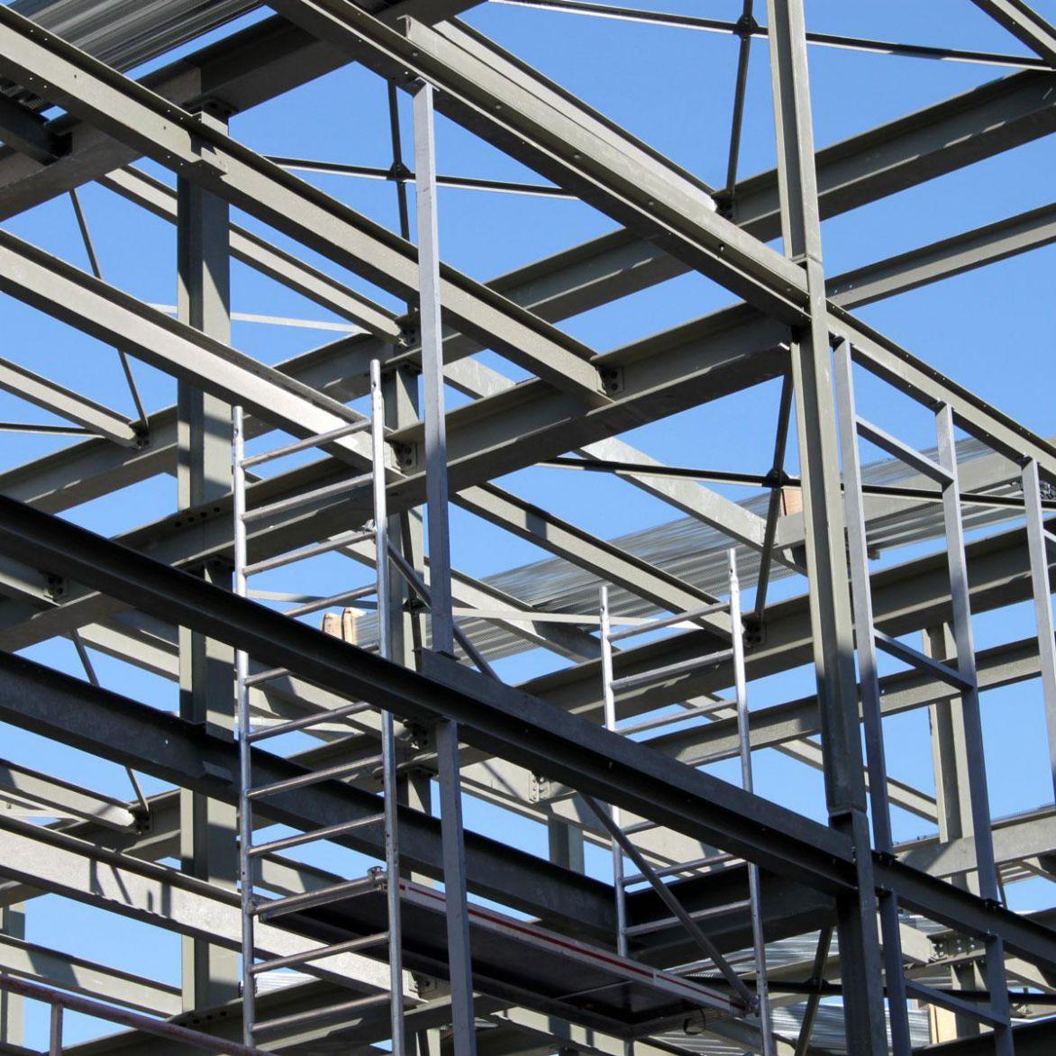 Estruturas metálicas viabilizam a construção rápida de obras comerciais